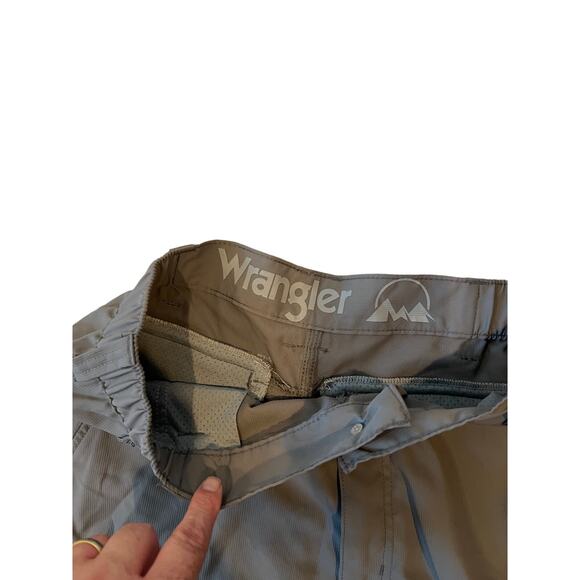 Wrangler Gray Nylon Poly Flat Front Shorts W: 34 - Picture 3 of 4